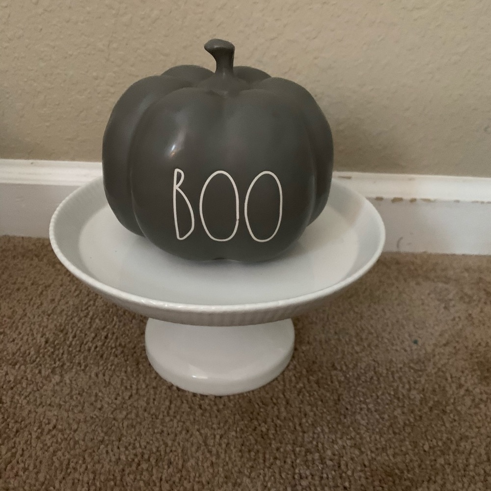 Rae dunn boo pumpkin